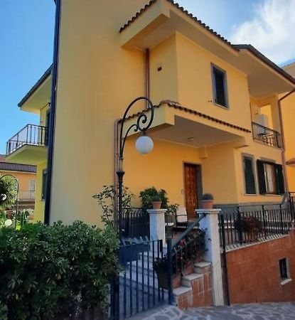 Anagnina Apartment Capistrano Рим Екстериор снимка